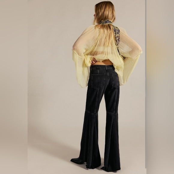 We The Free Live Wire Flare Jeans NWT Sz 28 Regular - Picture 3 of 5